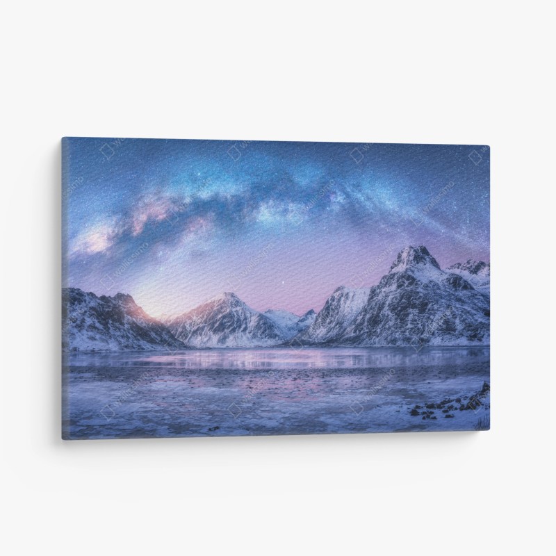 Quadro su tela notte polare: arco della Via Lattea sulle montagne innevate