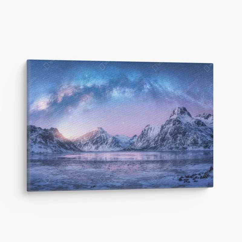 Quadro su tela notte polare: arco della Via Lattea sulle montagne innevate
