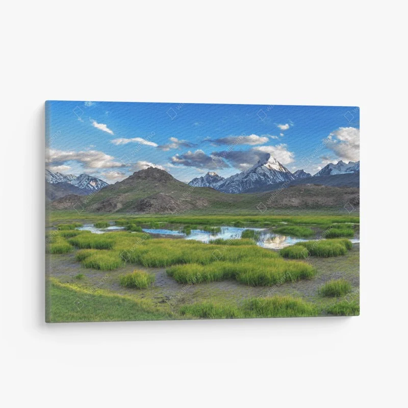 Quadro su tela riflessi degli Himalaya: panorama alpino estivo