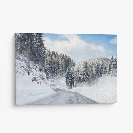 Quadro su tela strada innevata tra i pini • Wallissimo®