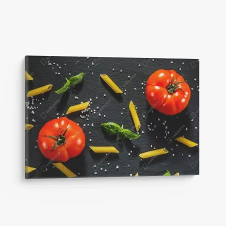 Quadro su tela still life mediterraneo: pomodori, basilico e pasta su sfondo nero • Wallissimo®