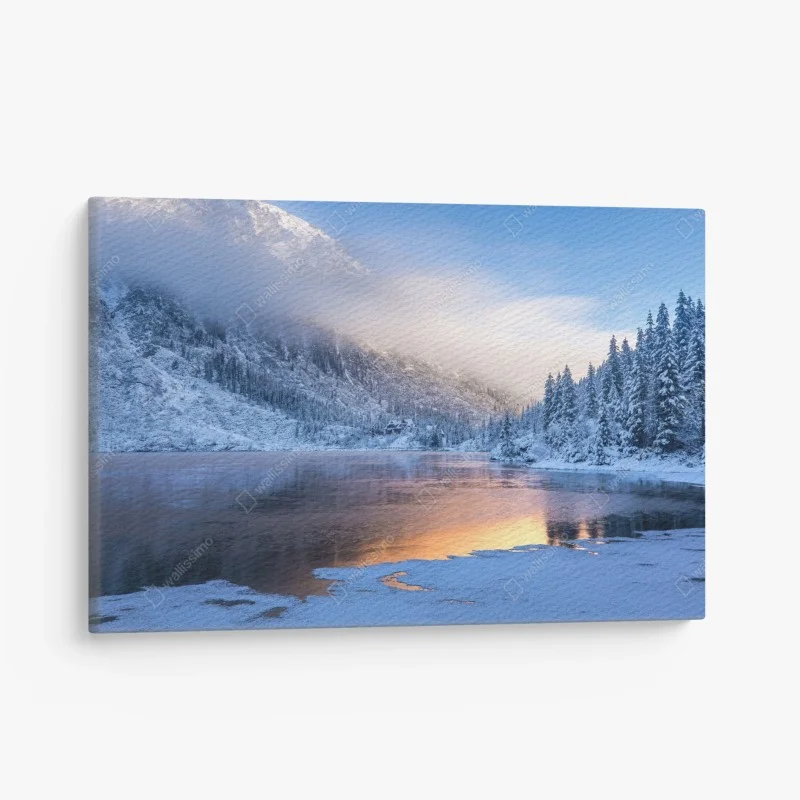 Quadro su tela alba invernale sul lago ghiacciato degli Alti Tatra