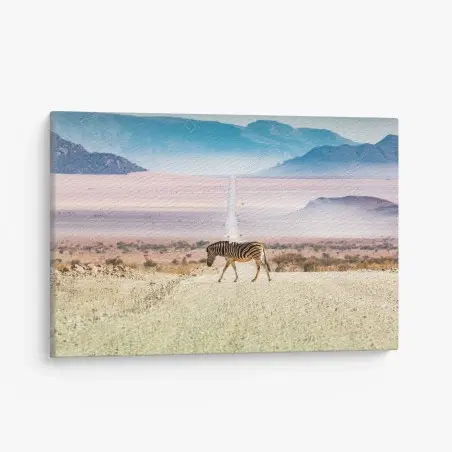 Quadro su tela zebra che attraversa la strada infinita • Wallissimo®