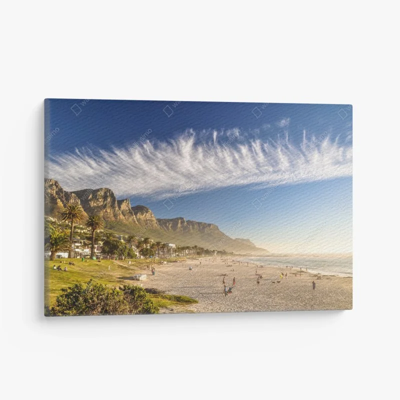 Quadro su tela spiaggia dorata con montagne e palme