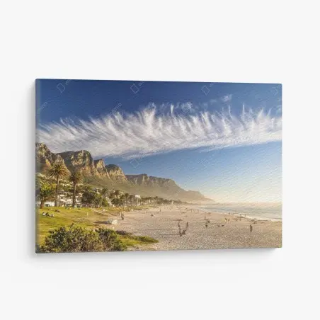 Quadro su tela spiaggia dorata con montagne e palme • Wallissimo®