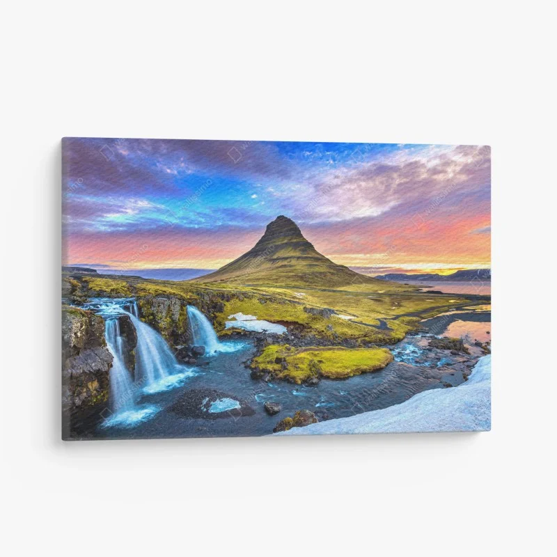 Quadro su tela Kirkjufell al tramonto, panorama islandese mozzafiato
