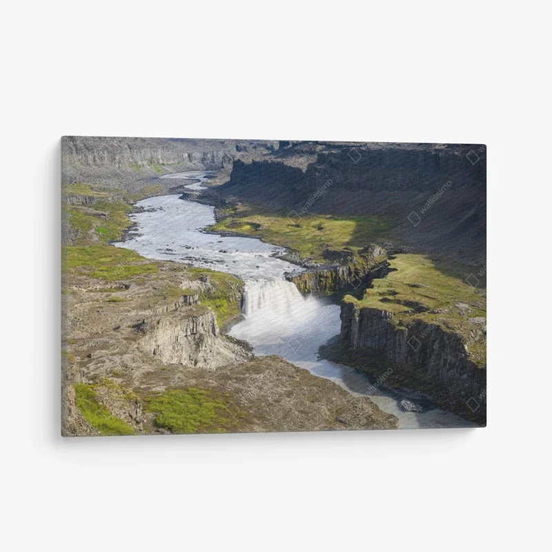 Quadro su tela cascata maestosa nel canyon dell'Islanda