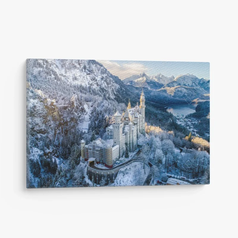 Quadro su tela castello fiabesco di Neuschwanstein tra le nevi