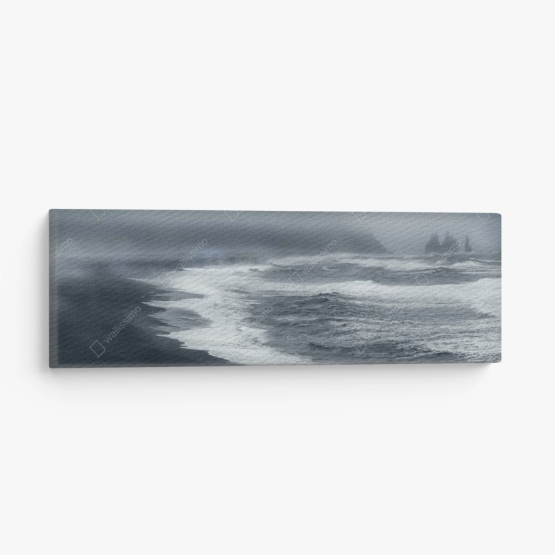 Quadro su tela alba tempestosa sulla spiaggia vulcanica d'Islanda