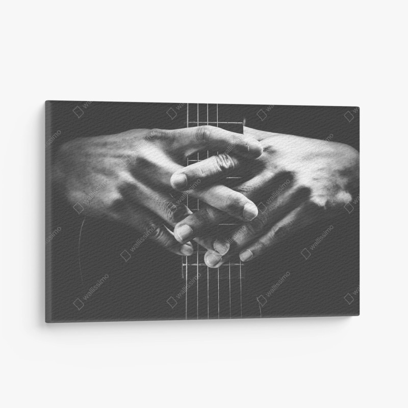 Quadro su tela mani intrecciate sulla chitarra in bianco e nero