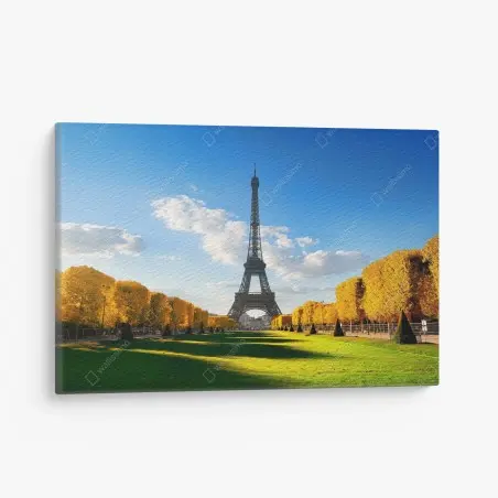 Quadro su tela panorama primaverile di Torre Eiffel al Champ de Mars, Parigi • Wallissimo®