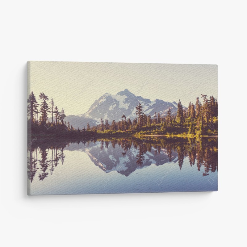 Quadro su tela riflessi dorati di Monte Shuksan sul lago