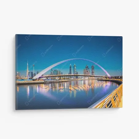 Quadro su tela tramonto a Dubai: arco moderno e riflessi sul canale • Wallissimo®