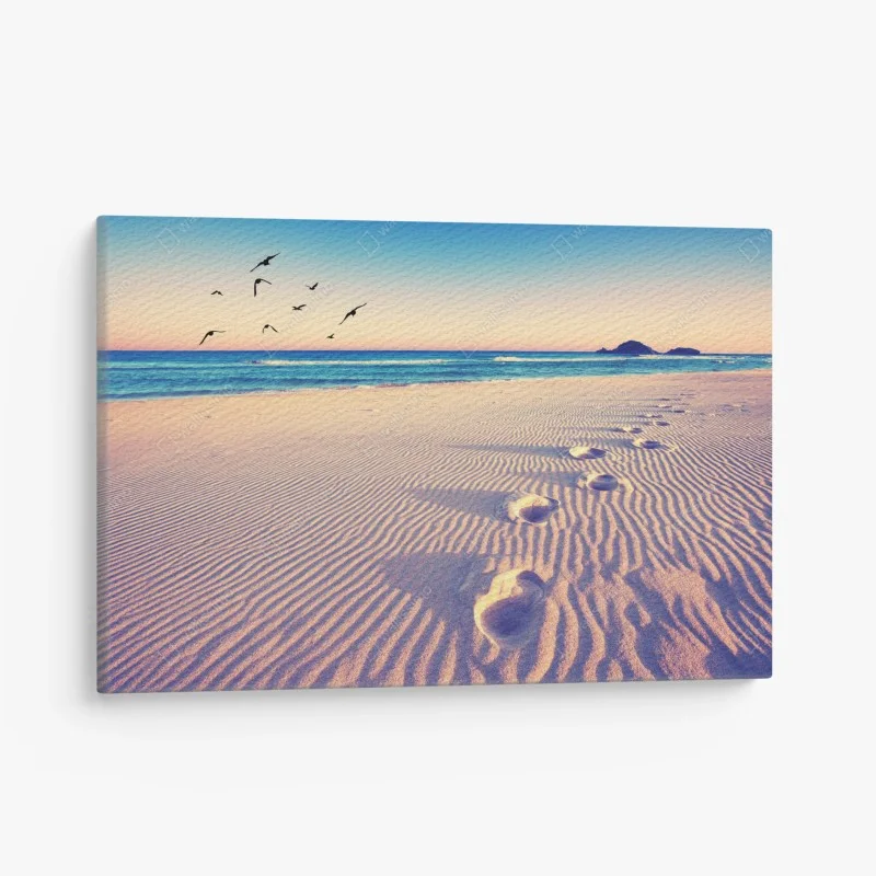 Quadro su tela impronte magiche sulla spiaggia al tramonto