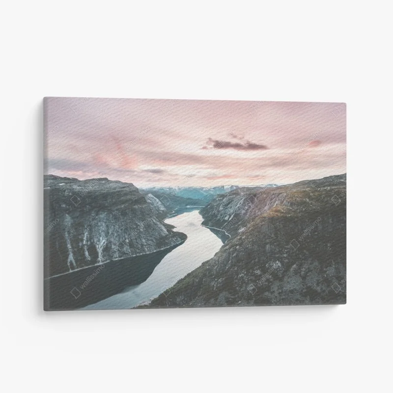 Quadro su tela fiordo al tramonto: panorama in toni pastello