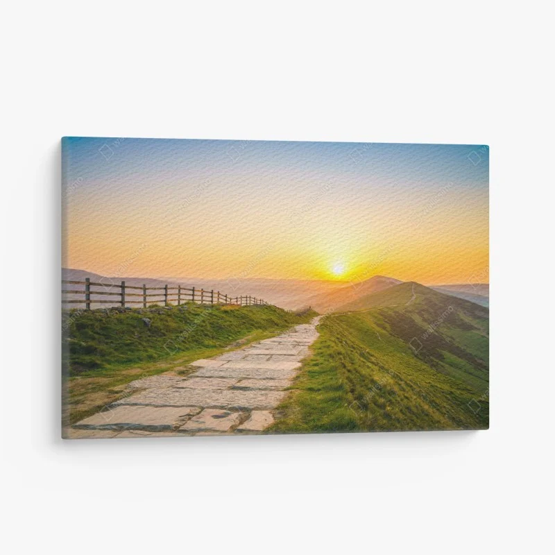 Quadro su tela sentiero dorato tra le colline al tramonto