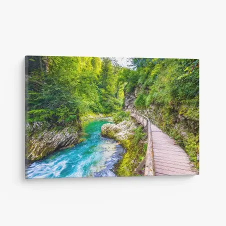 Quadro su tela passerella sul fiume turchese tra le rocce • Wallissimo®