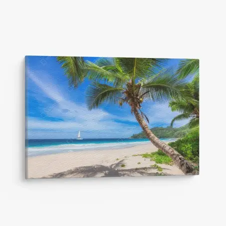 Quadro su tela spiaggia tropicale con palma inclinata e vela sull'orizzonte • Wallissimo®