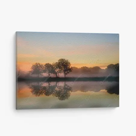 Quadro su tela alba autunnale nebbiosa con riflesso • Wallissimo®