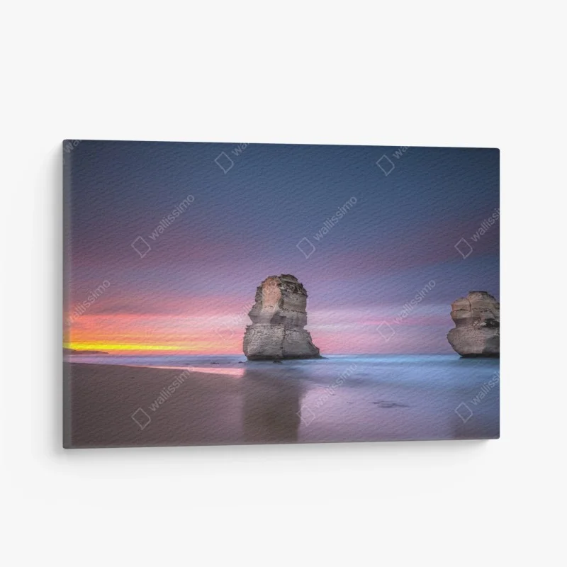 Quadro su tela tramonto tra faraglioni sul mare