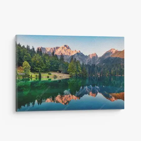Quadro su tela panorama del Lago di Fusine con Mangart • Wallissimo®