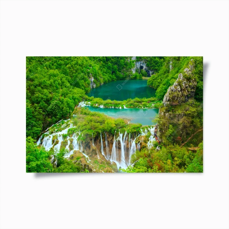 Poster oasi di cascate e laghi verdi