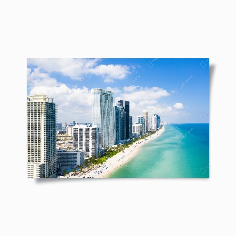 Poster panorama costiero con skyline moderno e mare turchese • Wallissimo® Poster panorama costiero con skyline moderno e mare turchese • Wallissimo®