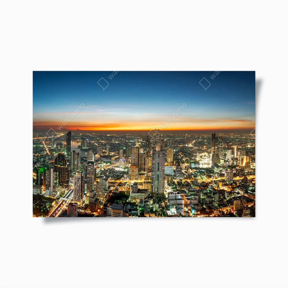 Poster panorama notturno sul fiume Chao Phraya a Bangkok • Wallissimo® Poster panorama notturno sul fiume Chao Phraya a Bangkok • Wallissimo®