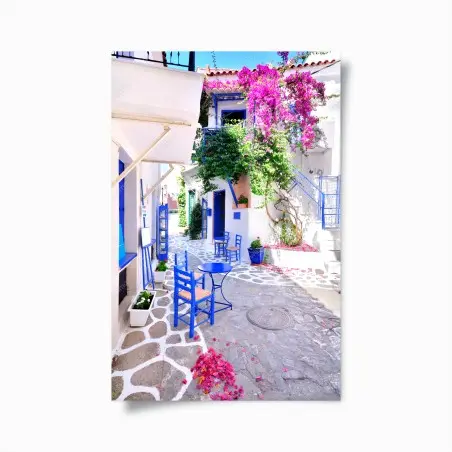 Poster scorcio del Mediterraneo con bougainvillea e sedie blu • Wallissimo®