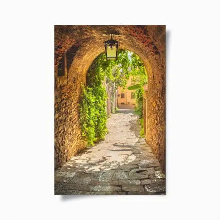 Poster vicolo medievale soleggiato in Toscana • Wallissimo®