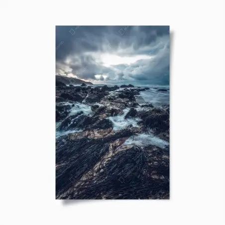 Poster costa tempestosa: fascino selvaggio sul bagnasciuga • Wallissimo®