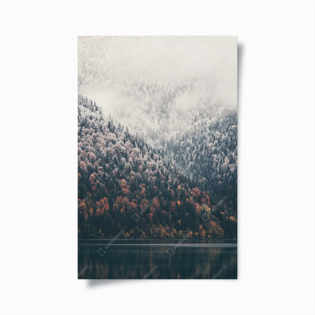 Poster paesaggio montano autunnale con lago e nebbia • Wallissimo® Poster paesaggio montano autunnale con lago e nebbia • Wallissimo®