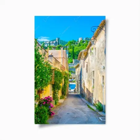 Poster vibrante vicolo mediterraneo in borgo collinare • Wallissimo®