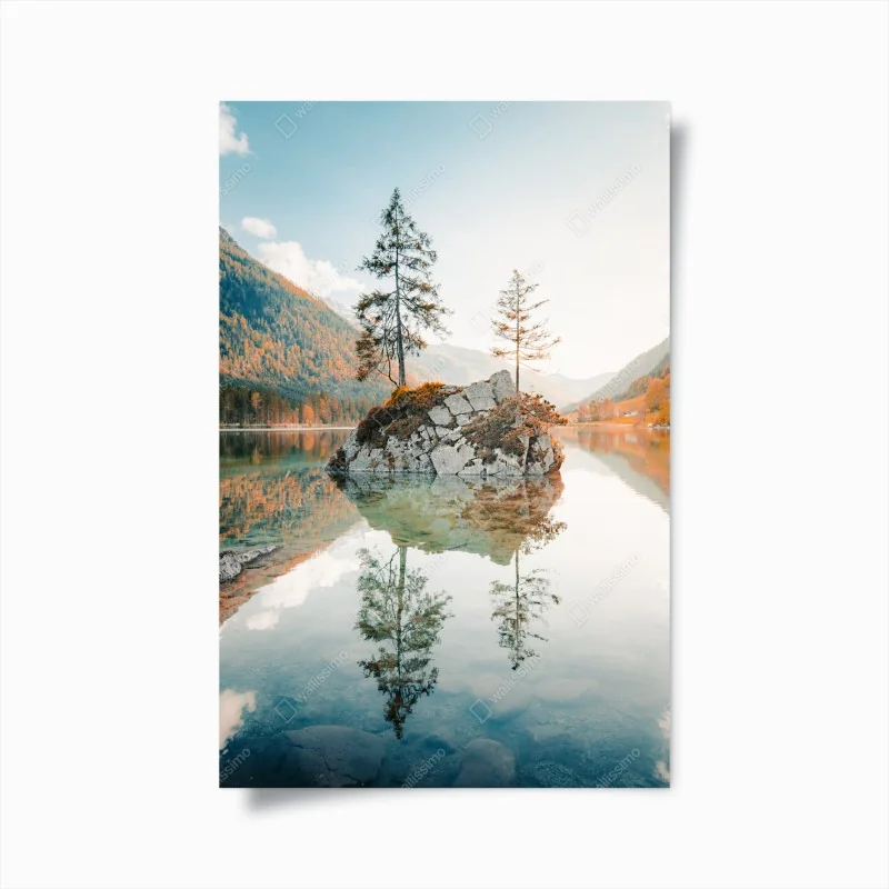 Poster riflessi al tramonto sull'isola del lago Hintersee