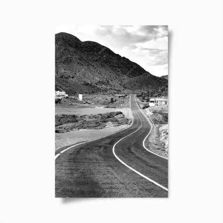 Poster strada serpeggiante verso le montagne • Wallissimo®