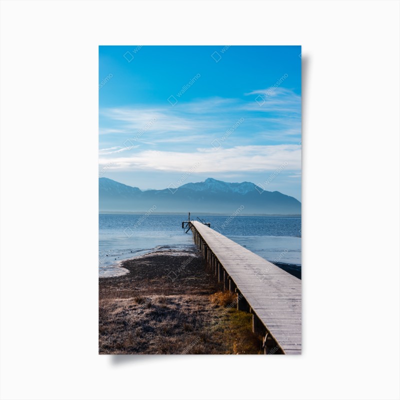 Poster molo verso le montagne innevate