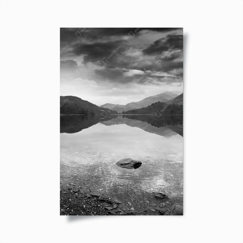 Poster riflessi silenziosi sul lago
