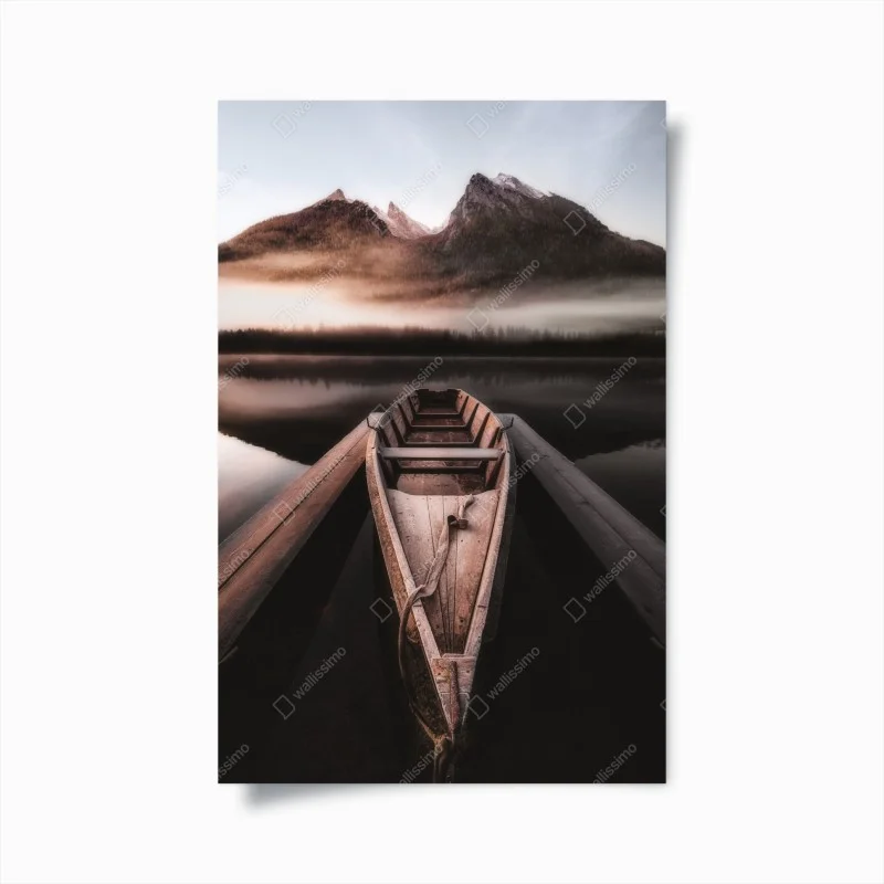 Poster barca solitaria sul lago nella nebbia