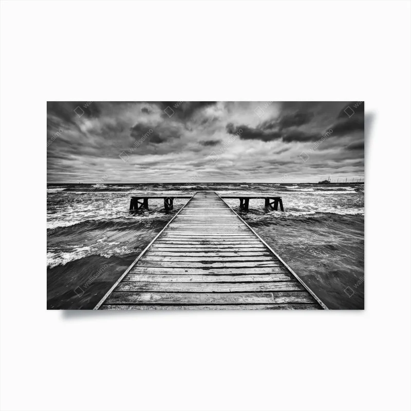 Poster molo sul mare tempestoso