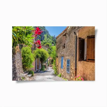 Poster vicolo fiorito a Moustiers-Sainte-Marie, Provenza • Wallissimo®