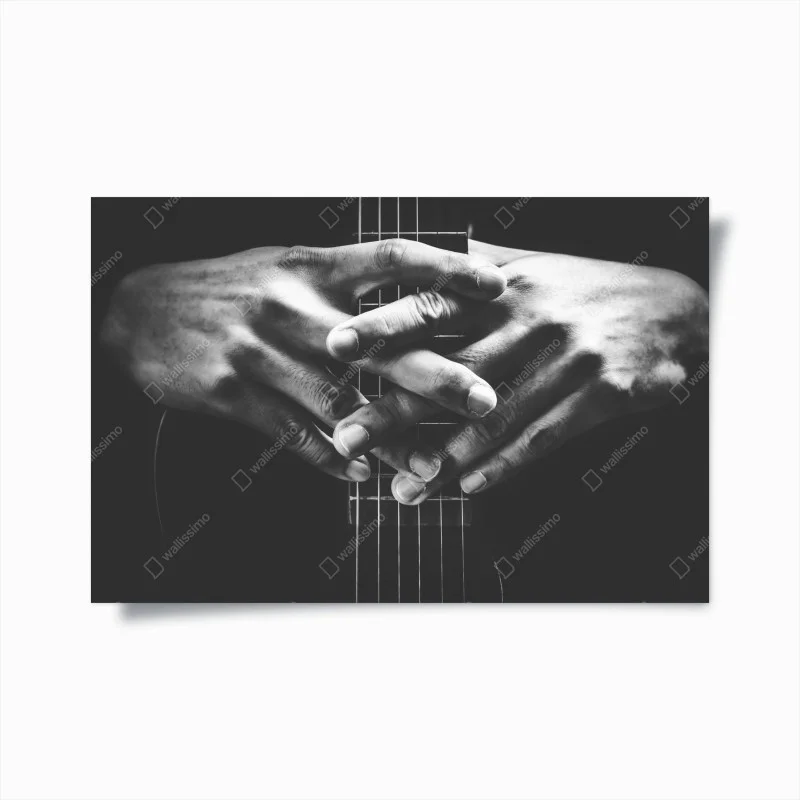 Poster mani intrecciate sulla chitarra in bianco e nero