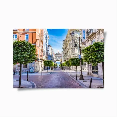 Poster viale storico di Santander sotto il cielo azzurro • Wallissimo®