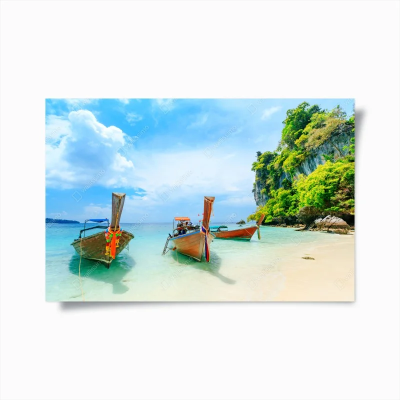 Poster barche longtail sulla spiaggia di Phuket