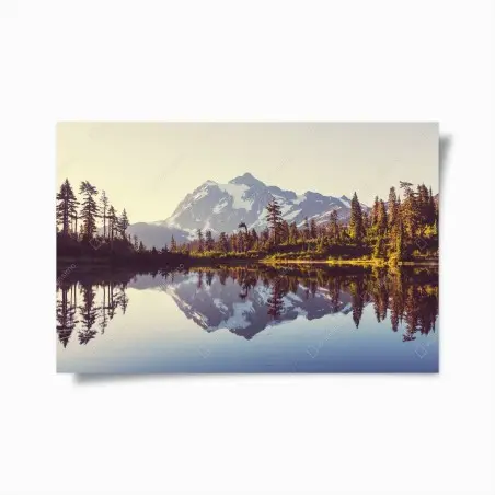 Poster riflessi dorati di Monte Shuksan sul lago • Wallissimo®