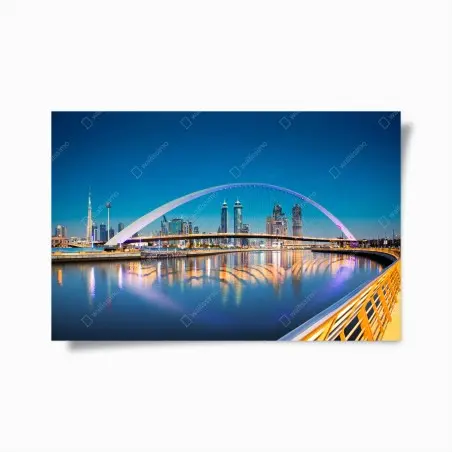 Poster tramonto a Dubai: arco moderno e riflessi sul canale • Wallissimo®
