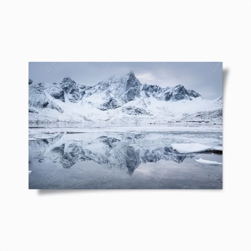 Poster riflessi artici sulle montagne della Norvegia
