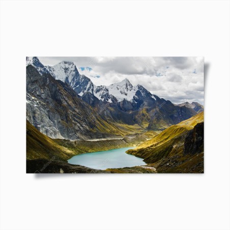 Poster maestoso panorama montano sul lago turchese • Wallissimo®