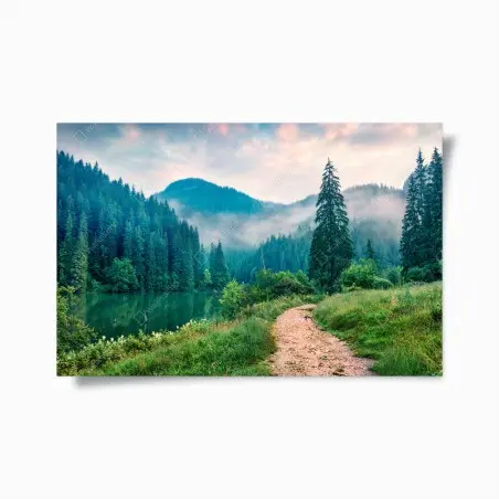Poster mattina nebbiosa al lago tra le montagne • Wallissimo®
