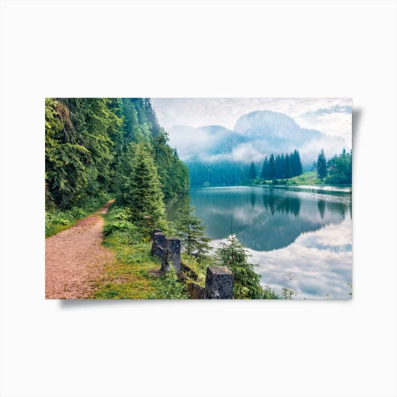 Poster mattina nebbiosa al Lacu Roșu