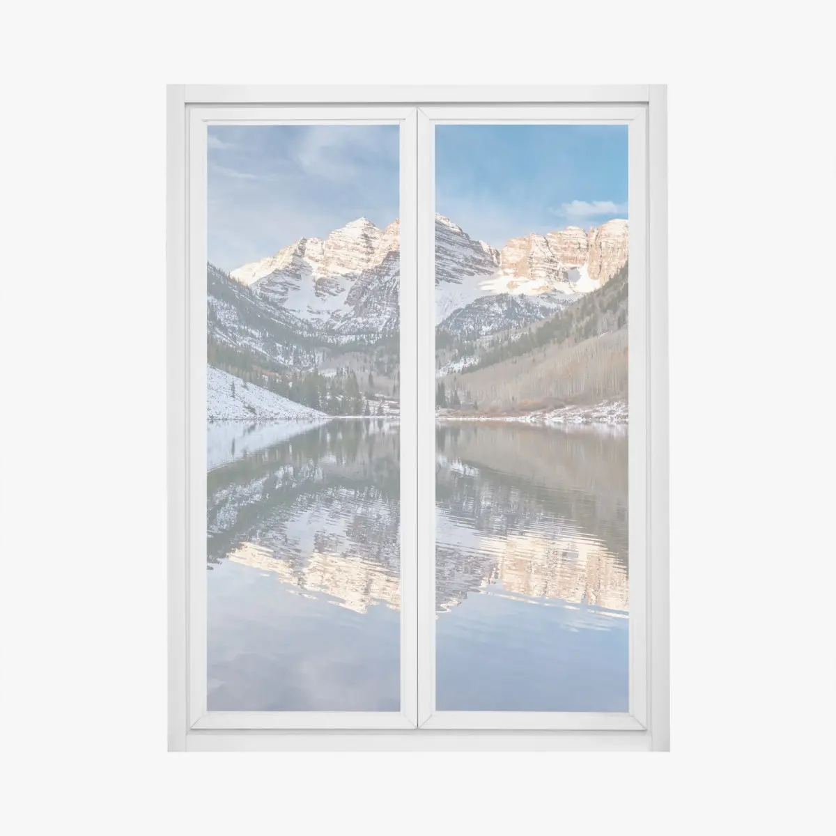 Adesivo per finestra paesaggio montano con riflessi sul lago • Wallissimo®